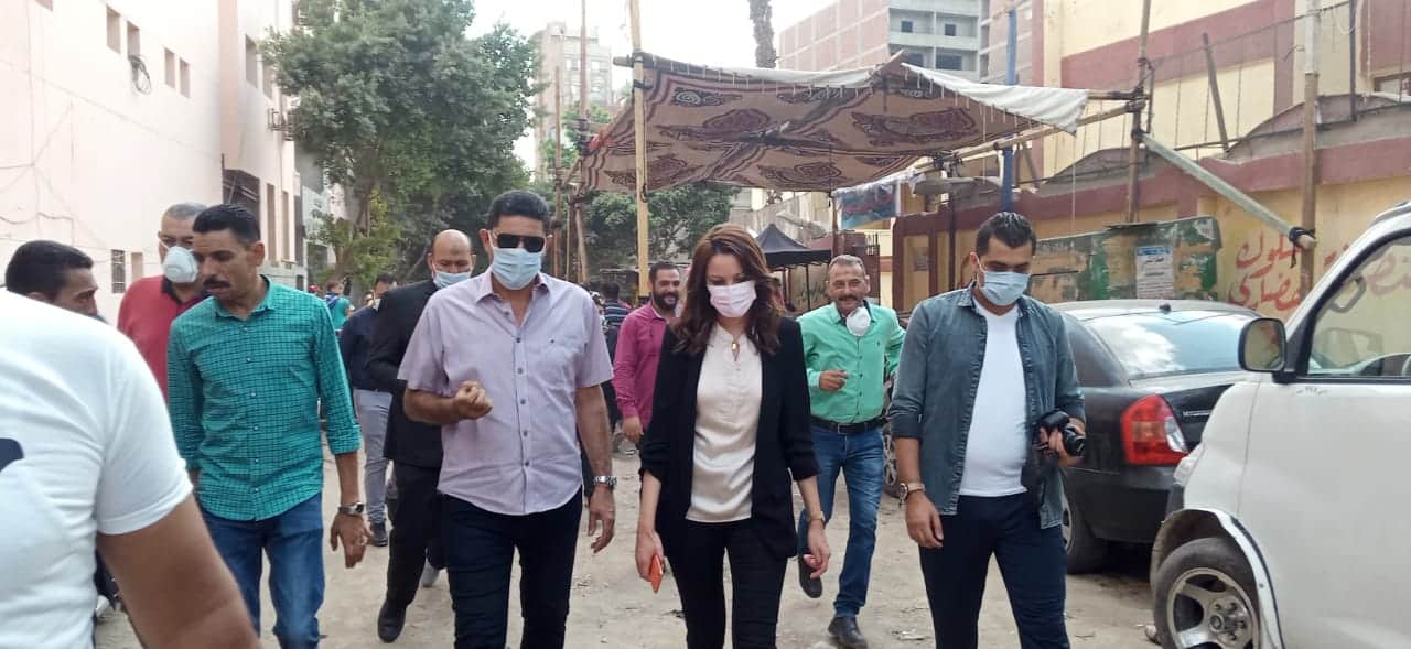 لمتابعة سير العملية الانتخابية .. نائبة محافظ الجيزة تتفقد مقار اللجان بحى جنوب الجيزة