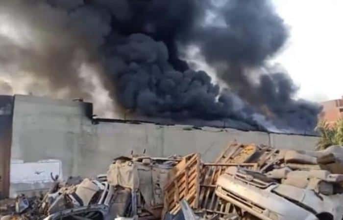 المعمل الجنائى: يكشف أسباب حريق مخزن خردة صفط اللبن .. 8 ملايين جنيه خسائر أولية (صور)