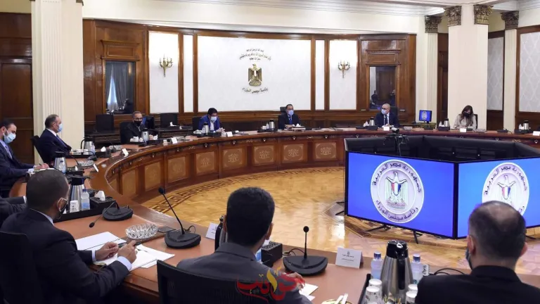 رئيس الوزراء يبحث زيادة التعاون الاستثماري بين مصر والسعودية