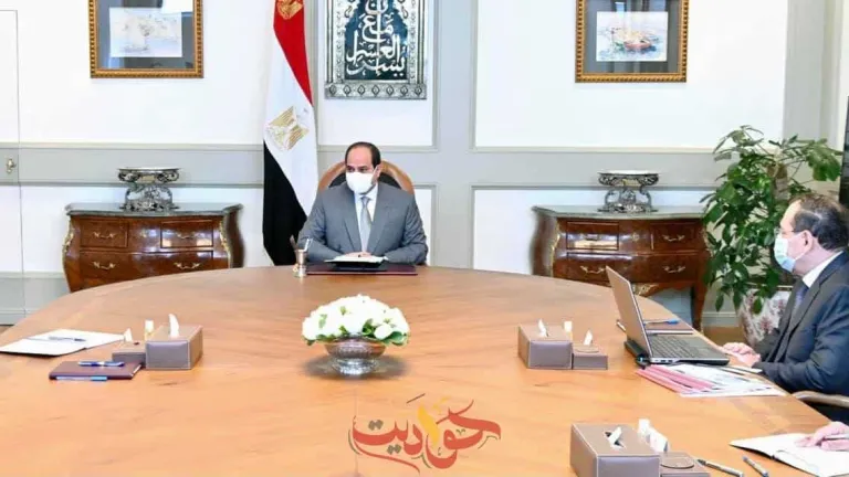وفق أحدث التكنولوجيا .. السيسى يوجه بإقامة محطات تموين غاز طبيعى جديدة .. دراسة استبدال السيارات القديمة باخري جديدة تعمل بالغاز