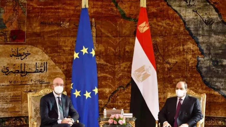 السيسى يناقش حالة التوتر بين العالمين الإسلامي والأوروبي مع رئيس المجلس الاوروبي