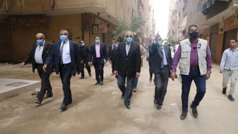 بالصور .. راشد: يعاين عقار به نسبه ميل فى الهرم .. يكلف لجنة استشارية لاعداد تقرير فنى بحالته