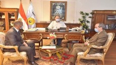 محافظ أسيوط يعلن وضع خطة لتعزيز الية تحصيل الايرادات وتنمية الموارد الذاتية وترشيد الانفاق