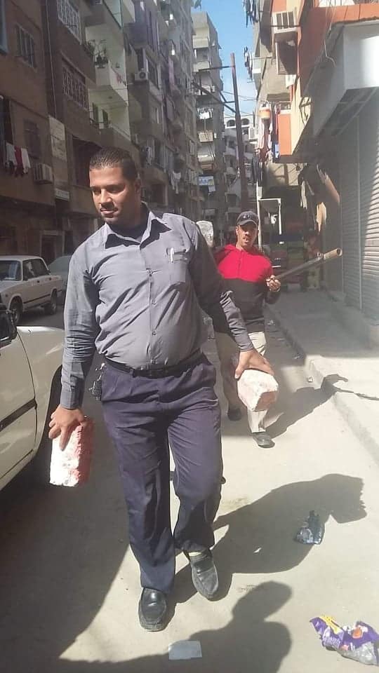 ضبط وتحرير 98 محضر إشغالات وازالة الحواجز الحديدية خلال حملة بحي شرق فى أسيوط