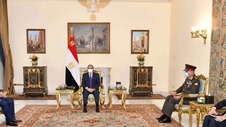 لهذه الأسباب .. الرئيس السيسى يستقبل وزير دفاع جمهورية العراق