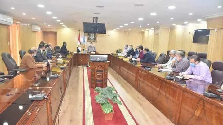 محافظ أسيوط يعقد اجتماعاً تنسيقياً لمتابعة توصيل المرافق لمجمع الصناعات الصغيرة والمتوسطة بمنطقة عرب العوامر بأبنوب