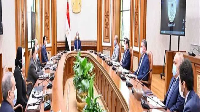 الرئيس السيسي يوجه الحكومة بالإسراع في خطوات توطين صناعة السيارات مُستخدمة الطاقة الجديدة .. متابعة تحويل المركبات للعمل بالغاز