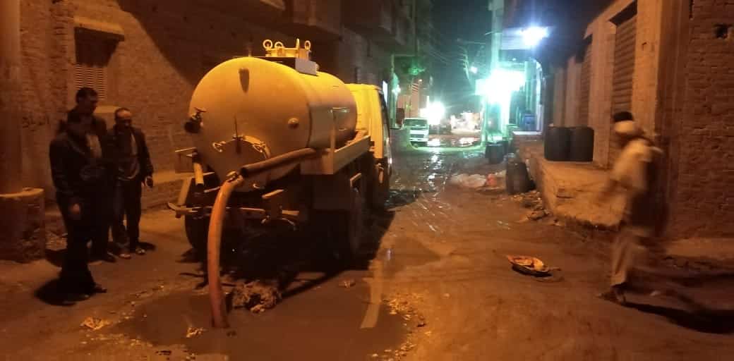 فى استجابة سريعة لشكوى الاهالى..شفط مياه الصرف وتغطية البلاعات وإعادة تمهيد الشارع بمنطقة ابو العلا بالصف جيزة