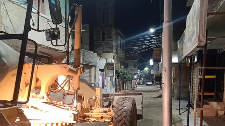 البحيرى والجمال يقودان حملة ليلية بالمعدات لتجريد الشوارع الرئيسية بمدينة الصف بالجيزة