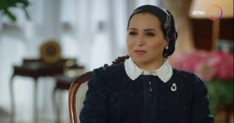 قرينة الرئيس السيسى .. تكشف سر ارتدائه للخاتم الذى لا يخلعة