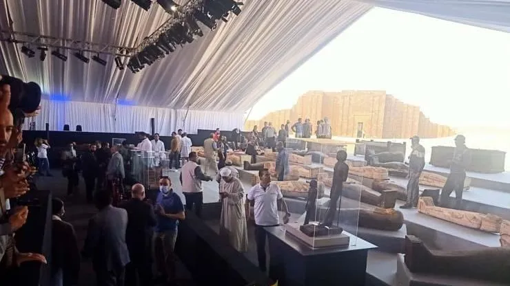 بالصور .. الآثار تعلن عن أضخم كشف أثرى جديد بسقارة