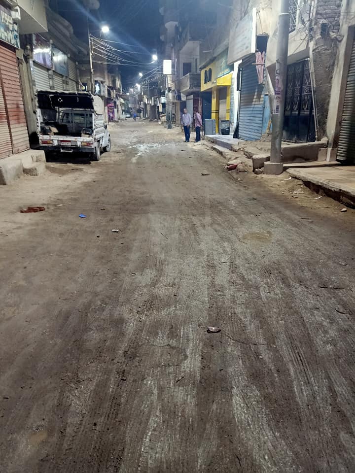 البحيرى والجمال يقودان حملة ليلية بالمعدات لتجريد الشوارع الرئيسية بمدينة الصف بالجيزة