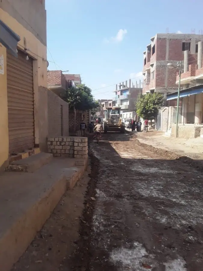 تجريد طريق نزلة سلام  وتل حماد وإنارة بعض الشوارع ودهان بلدورات الطريق 21 بالفهميين فى حملة لمجلس مدينة الصف