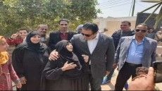 النائب الانسان وسط البسطاء من المواطنين يحثهم على المشاركة الايجابية فى الانتخابات