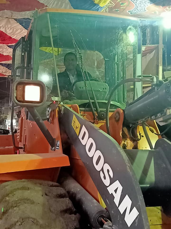 البحيرى والجمال يقودان حملة ليلية بالمعدات لتجريد الشوارع الرئيسية بمدينة الصف بالجيزة