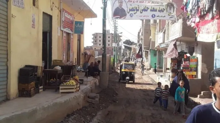 تجريد طريق نزلة سلام  وتل حماد وإنارة بعض الشوارع ودهان بلدورات الطريق 21 بالفهميين فى حملة لمجلس مدينة الصف