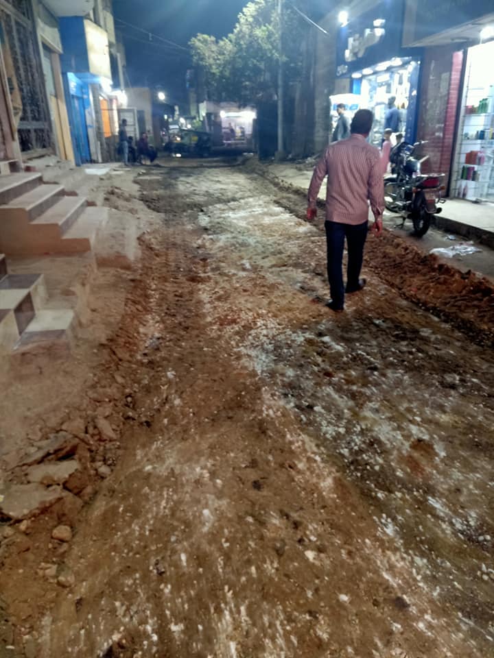 البحيرى والجمال يقودان حملة ليلية بالمعدات لتجريد الشوارع الرئيسية بمدينة الصف بالجيزة