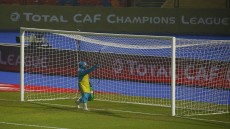 شاهد بالصور .. تعقيم ملعب ستاد القاهرة قبل بدء مباراة نهائى القرن