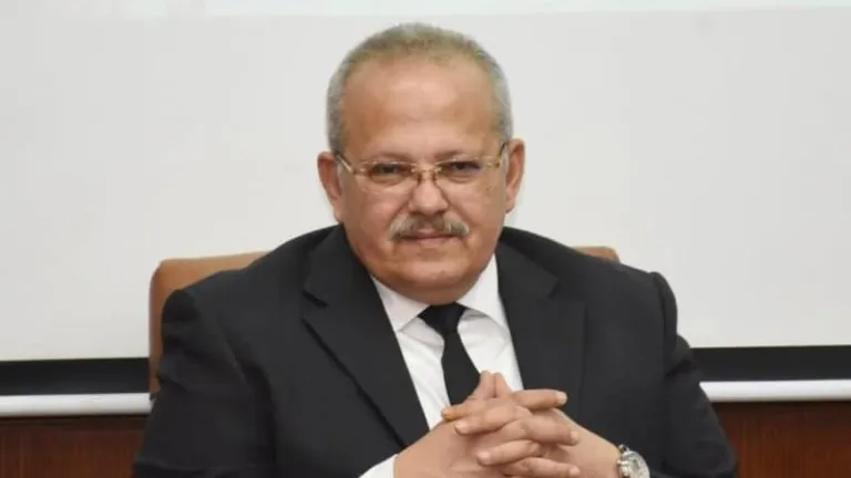 رئيس جامعة القاهرة يعفي أبناء شهداء الجيش الأبيض في مواجهة كورونا من المصروفات الدراسية