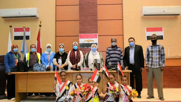 الخشت: الكشف على 1965 حالة وإجراء 20 عملية جراحية حرجة وصرف الأدوية بالمجان من خلال قافلة جامعة القاهرة العلاجية في حلايب وشلاتين وأبو رماد