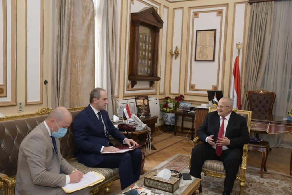 رئيس جامعة القاهرة يبحث آفاق التعاون الأكاديمي والبحثي مع جامعات بيلاروسيا