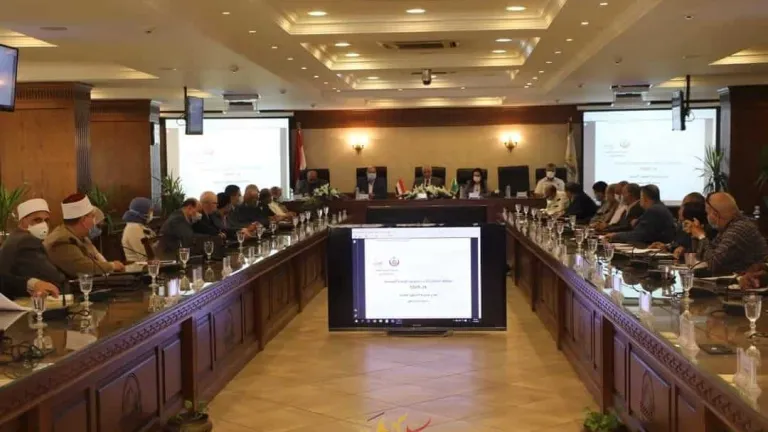 محافظ الجيزة يشدد علي إرتداء الكمامات للمترددين علي المراكز التكنولوجية