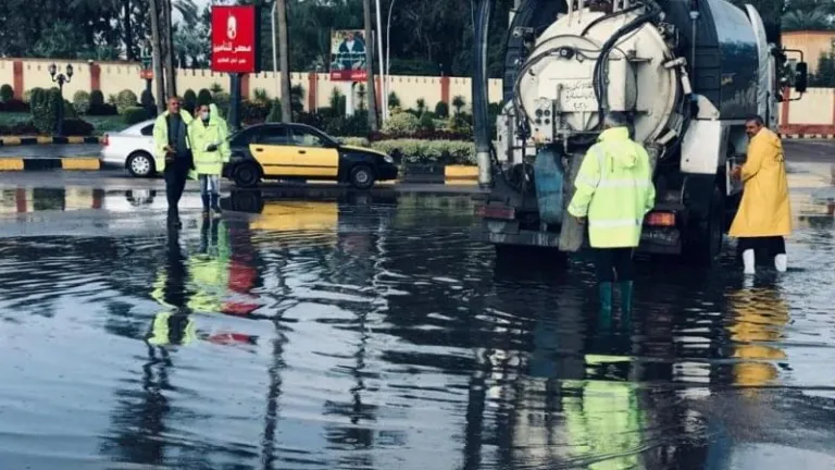 لليوم الرابع على التوالى بالاسكندرية .. القابضة للمياة استمرار شفط مياة الأمطار والتعامل معها بسرعة
