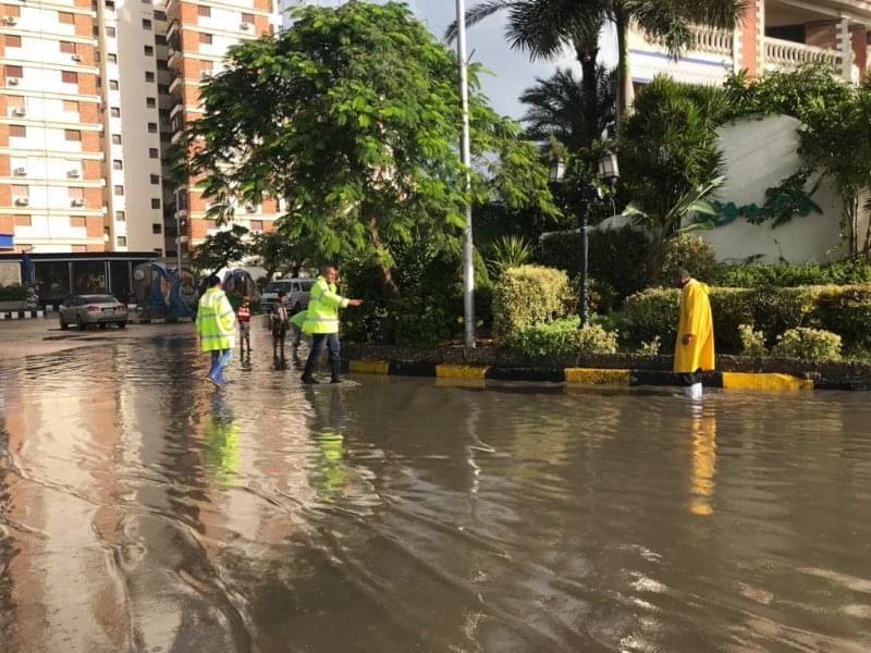 لليوم الرابع على التوالى بالاسكندرية .. القابضة للمياة استمرار شفط مياة الأمطار والتعامل معها بسرعة