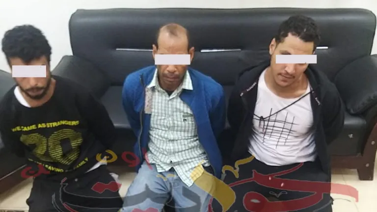 لصوص محلات الذهب بالحوامدية .. يخفون ملامحهم بإرتداء الشال والكاب .. الشرطة تتمكن من القبض عليهم .. تعرف على تفاصيل القصة الكاملة