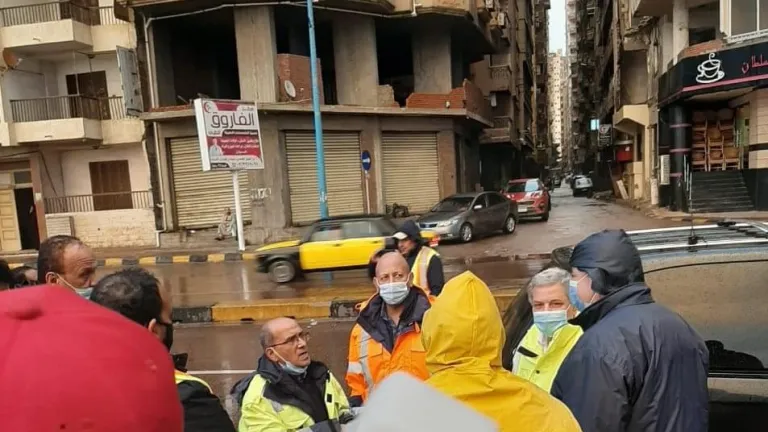 بالصور .. رسلان يتابع شفط تجمعات مياه الأمطار من شوارع الاسكندرية