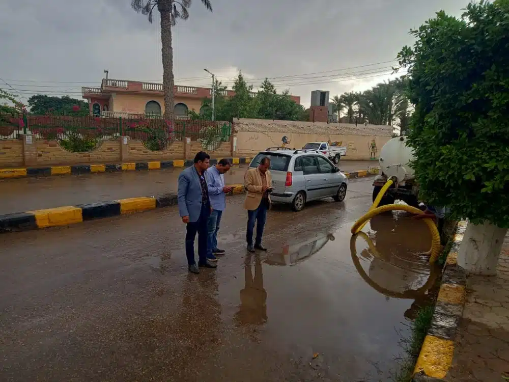 ابو شنب يتابع شفط تجمعات مياه الأمطار بقرى مركز البدرشين