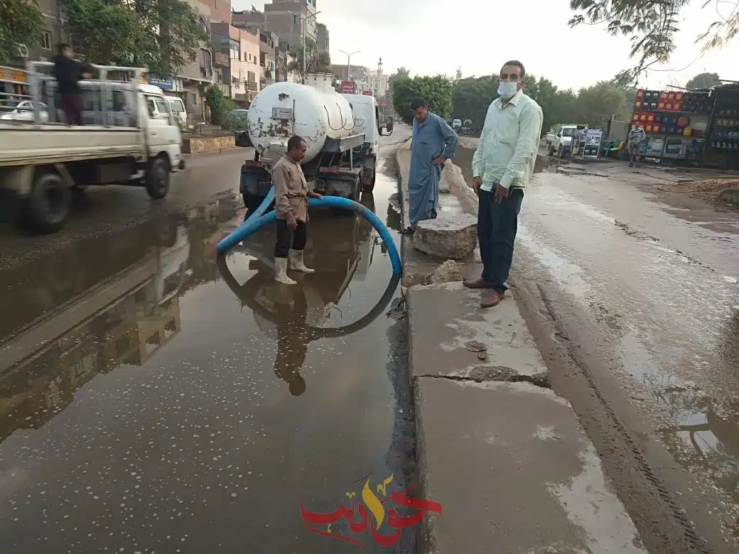 بالصور .. محب يتابع شفط مياه الأمطار بمدينة الحوامدية