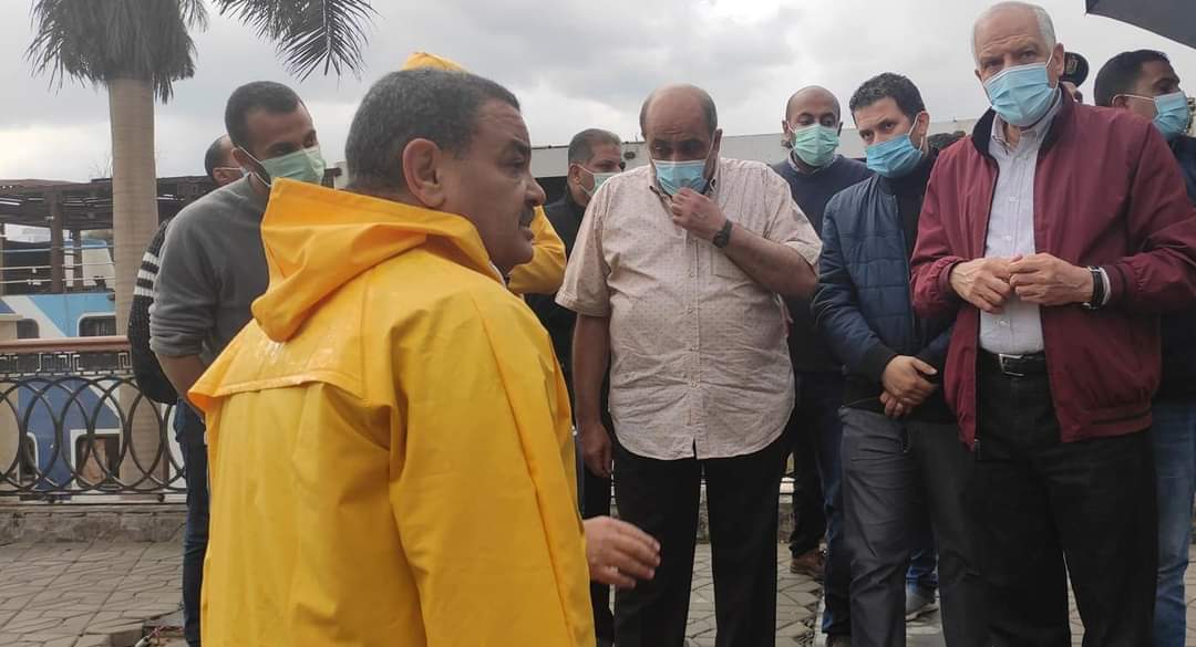 محافظ الجيزة يتابع مجهودات شفط مياه الأمطار بالأحياء والمراكز