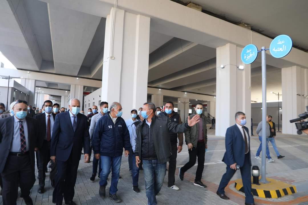 محافظ الجيزة يفتتح موقف سيارات السرفيس أسفل محور روض الفرج بالوراق