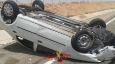 بالأسماء .. إصابة شخصان إثر إنقلاب سيارة ملاكى فى الصف