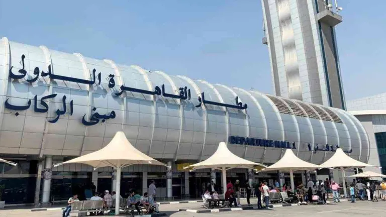 لهذا السبب .. مطار القاهرة يتلقى إنذارًا جويًا