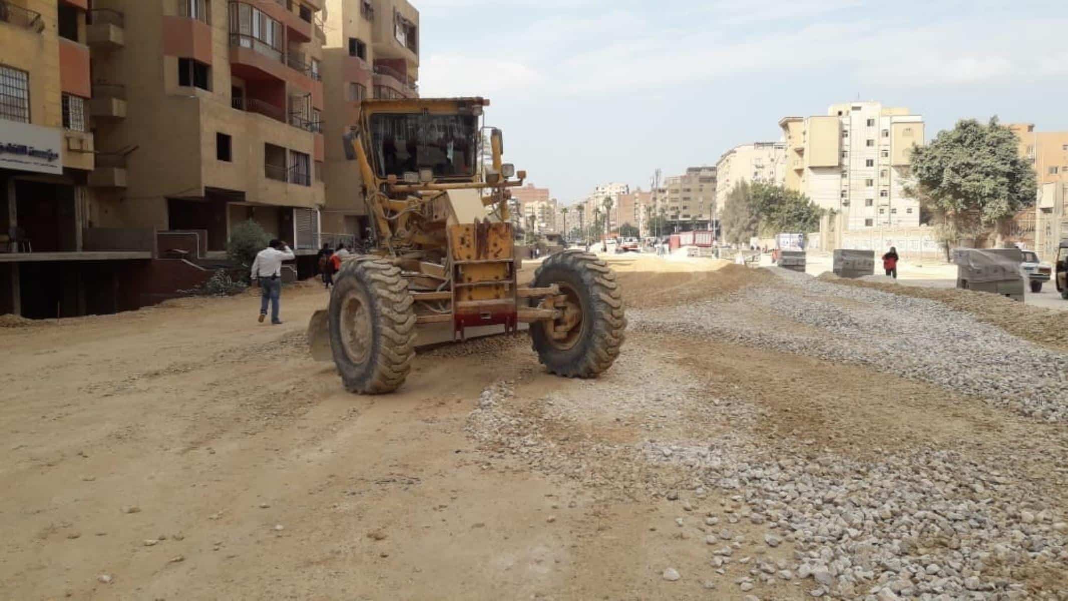 بالصور .. محافظ الجيزة يتفقد أعمال تطوير شارع المحولات .. يلتقى بالمواطنين لسماع أرائهم وشكواهم