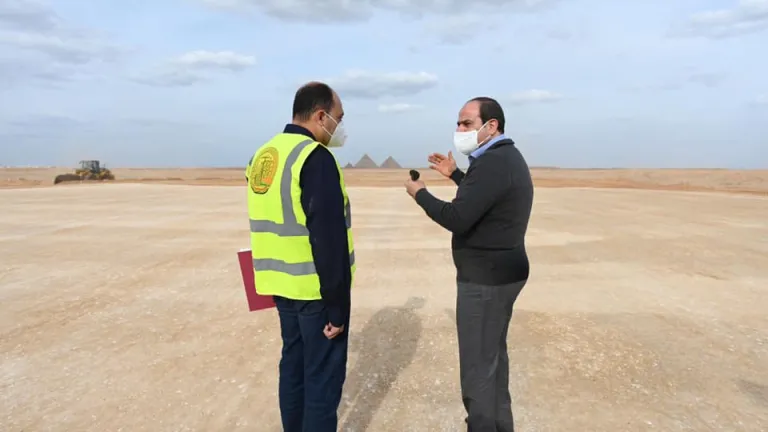 الرئيس السيسى يتفقد مشروعات الشبكة القومية للطرق والمحاور بمحافظة القاهرة والجيزة