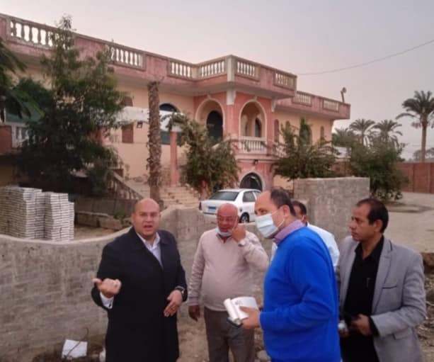 الشهابى يتفقد مشروعات الرصف والتطوير بالمحاور المرورية بقرية سقاره وطريق المريوطية الغربي فى البدرشين