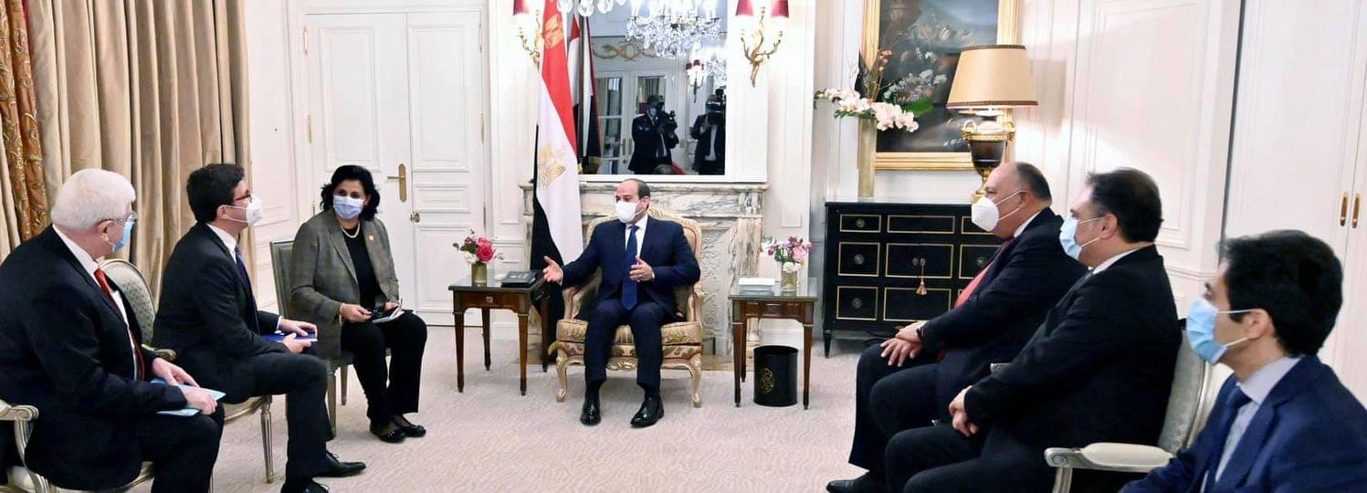 السيسى يستقبل بمقر إقامته بباريس رئيس مجلس إدارة شركة "نافال جروب" الفرنسية المتخصصة في مجال الدفاع البحري