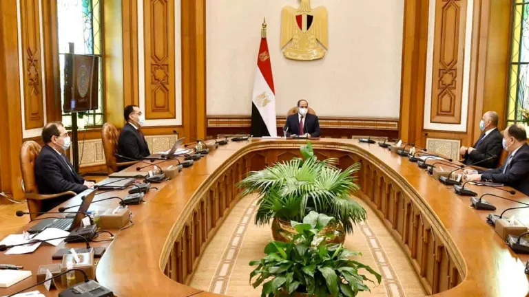 الرئيس السيسي يوجه بمنح حافز نقدي لراغبي إحلال السيارات المتقادمة