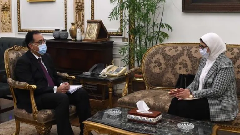 غرفة عمليات بوزارة الصحة لمتابعة خطة توزيع اللقاح .. ومدبولي يُكلف بالتيسير على المواطنين الذين سيتم تطعيمهم