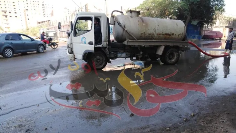 بالصور .. كسر بماسورة مياة فى العزبة الشرقية بالحوامدية