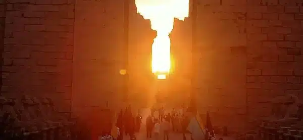 فى مثل هذا اليوم من كل عام .. شاهد بالصور: تعامد الشمس على معبد الكرنك بالأقصر وسط إحتفاء كبير