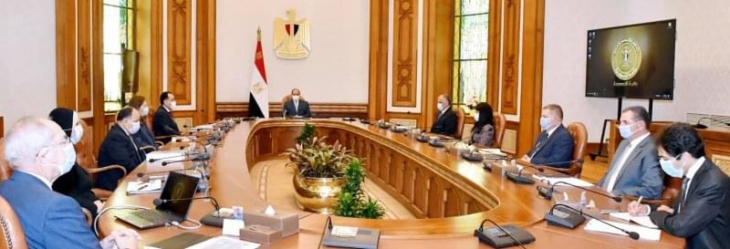 السيسى يتابع عمل المنطقة الاقتصادية لقناة السويس .. يوجه بتعميم آليات التحصيل الإلكترونى