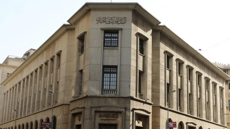 «المركزي» يقرر مد فترة إلغاء عمولات السحب من ماكينات الصراف الآلي 6 أشهر