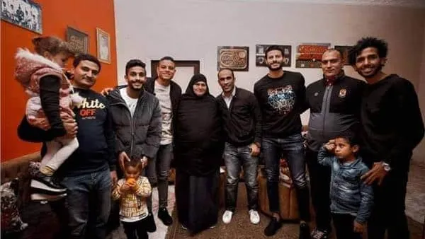 نجوم الأهلي يطمئنون على أسرة محمد عبد الوهاب