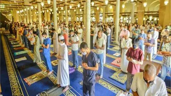 فى حاله الاصابه بالكورونا.. ما حكم ذهابي لصلاة الجمعة بالكمامة؟