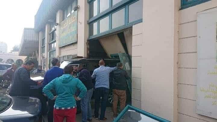 سيارة تقتحم صالة جمباز بنادي شهير بالدقي