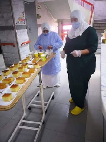 بالصور.. حفلة شاى وكيك من تمريض مستشفى التأمين الصحى ببنى سويف لمرضى كورونا